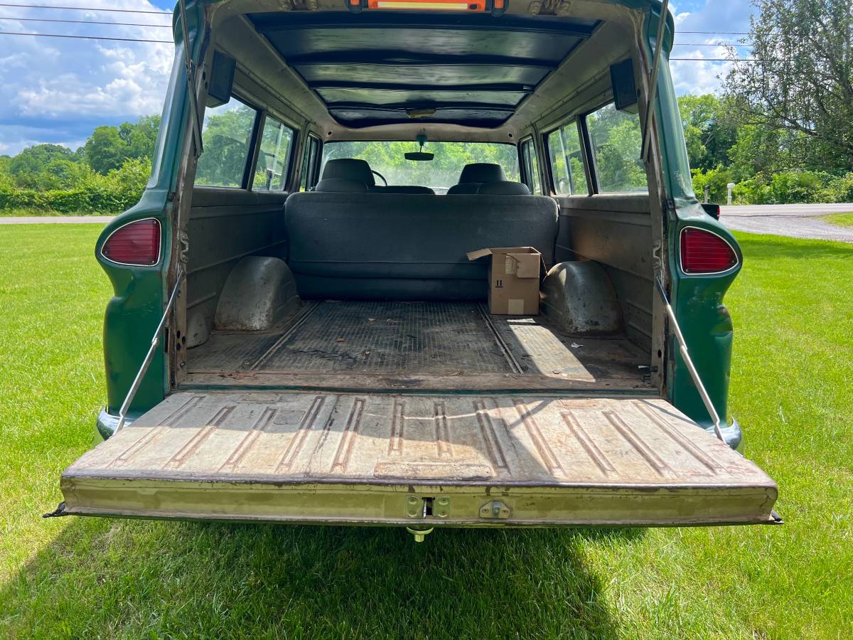 Gmc-Suburban-1963-green-18