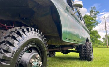Gmc-Suburban-1963-green-7