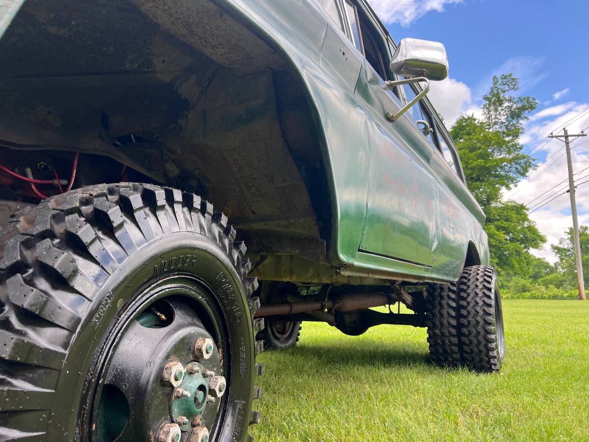 Gmc-Suburban-1963-green-7