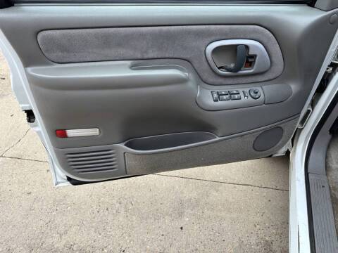 Gmc-Suburban-2500-diesel-1995-white-11
