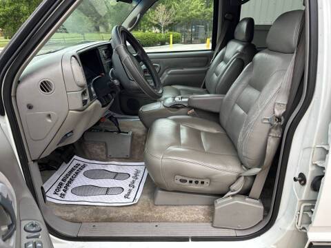 Gmc-Suburban-2500-diesel-1995-white-12