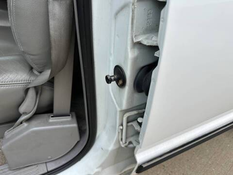 Gmc-Suburban-2500-diesel-1995-white-13