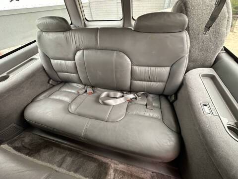 Gmc-Suburban-2500-diesel-1995-white-15
