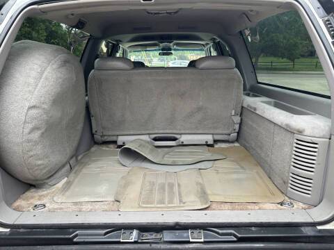 Gmc-Suburban-2500-diesel-1995-white-16