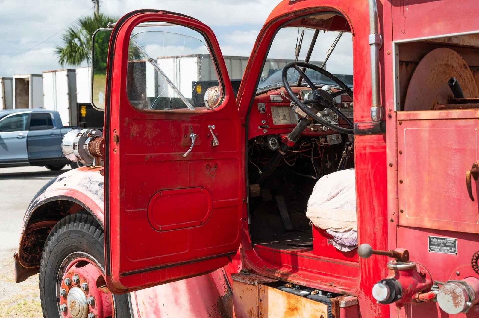 International-Fire-Truck-1951-2-Door-24