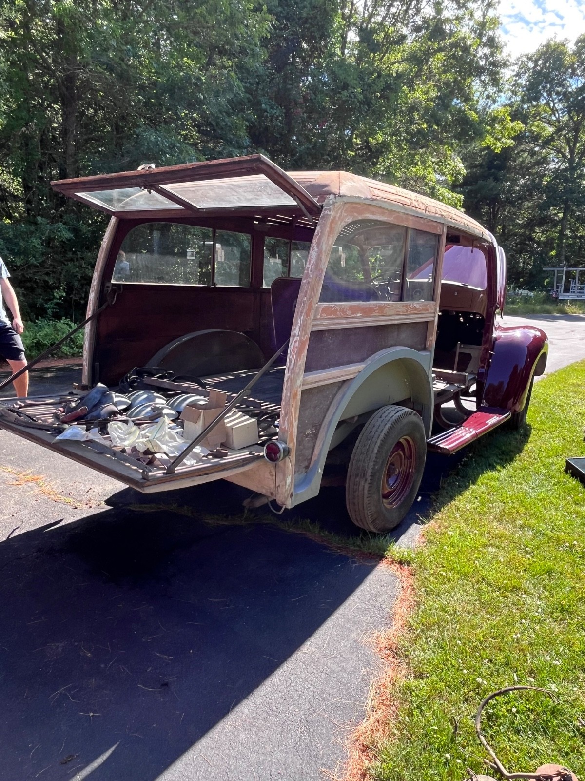 International-Harvester-12-Ton-Statin-Wagon-1941-WOODIE-STATION-WAGON-2