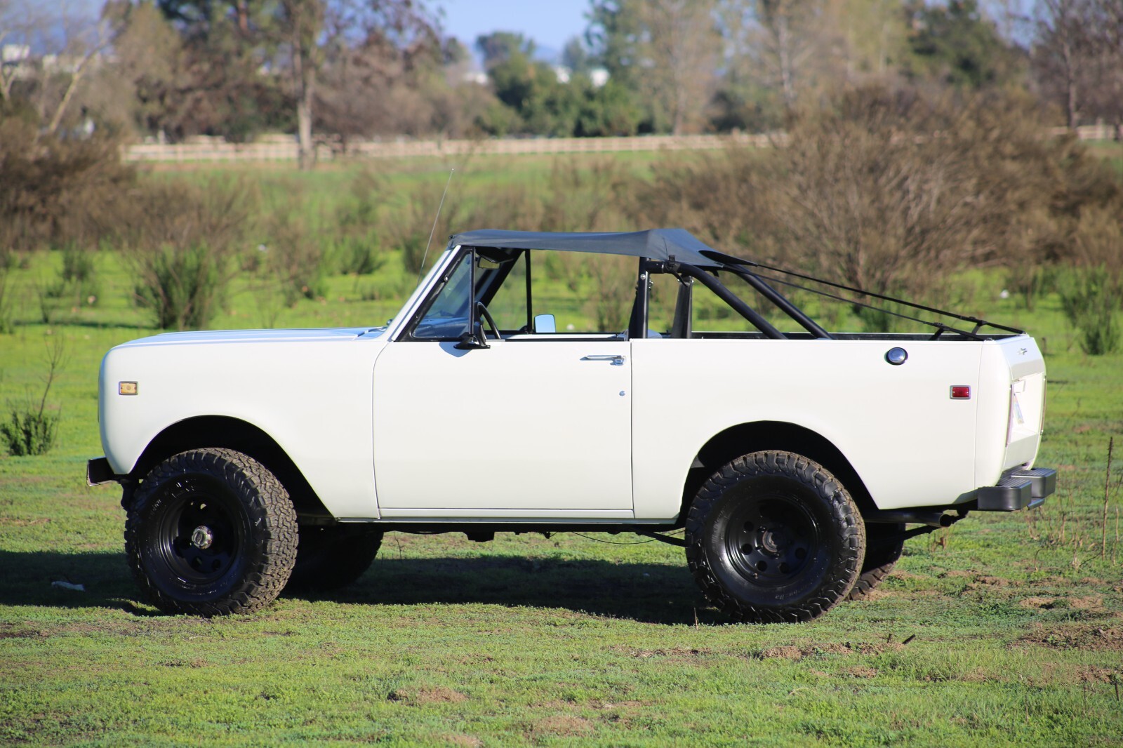 International-Harvester-Scout-1975-SUV-12