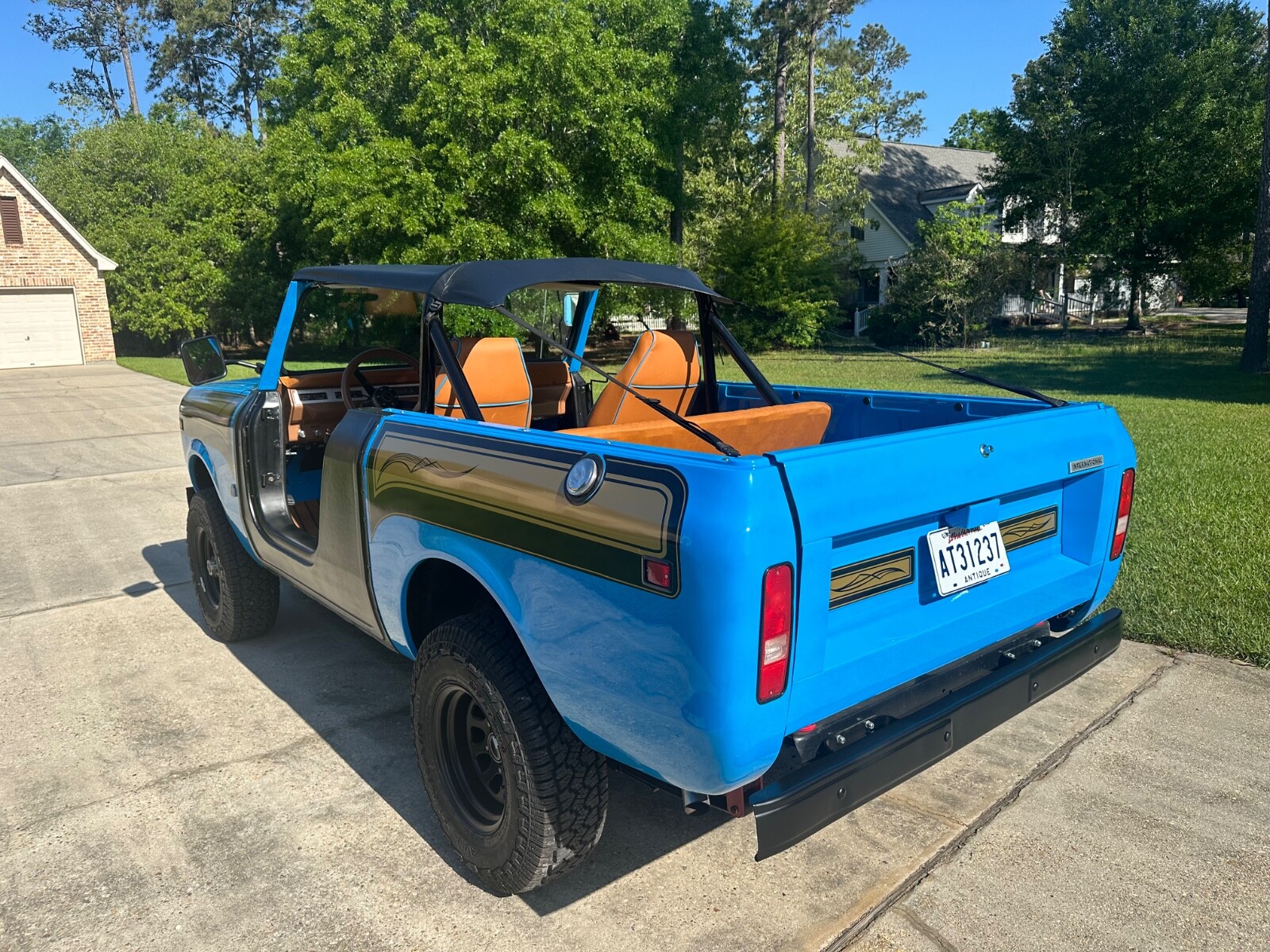 International-Harvester-Scout-1976-Convertible-2