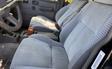 Isuzu-Trooper-1990-SUV-13