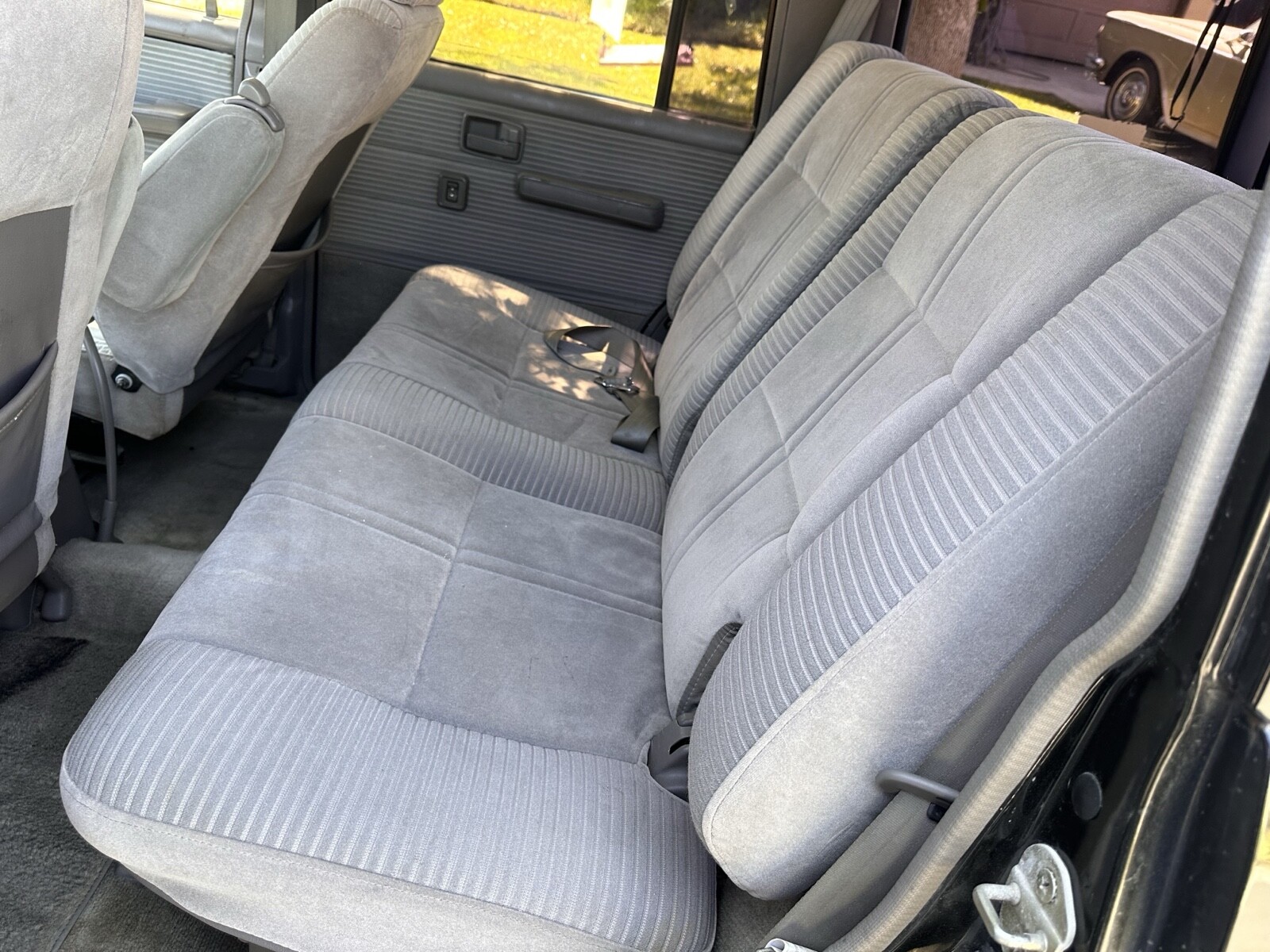 Isuzu-Trooper-1990-SUV-15