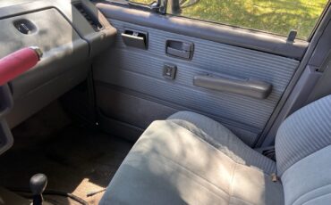 Isuzu-Trooper-1990-SUV-16