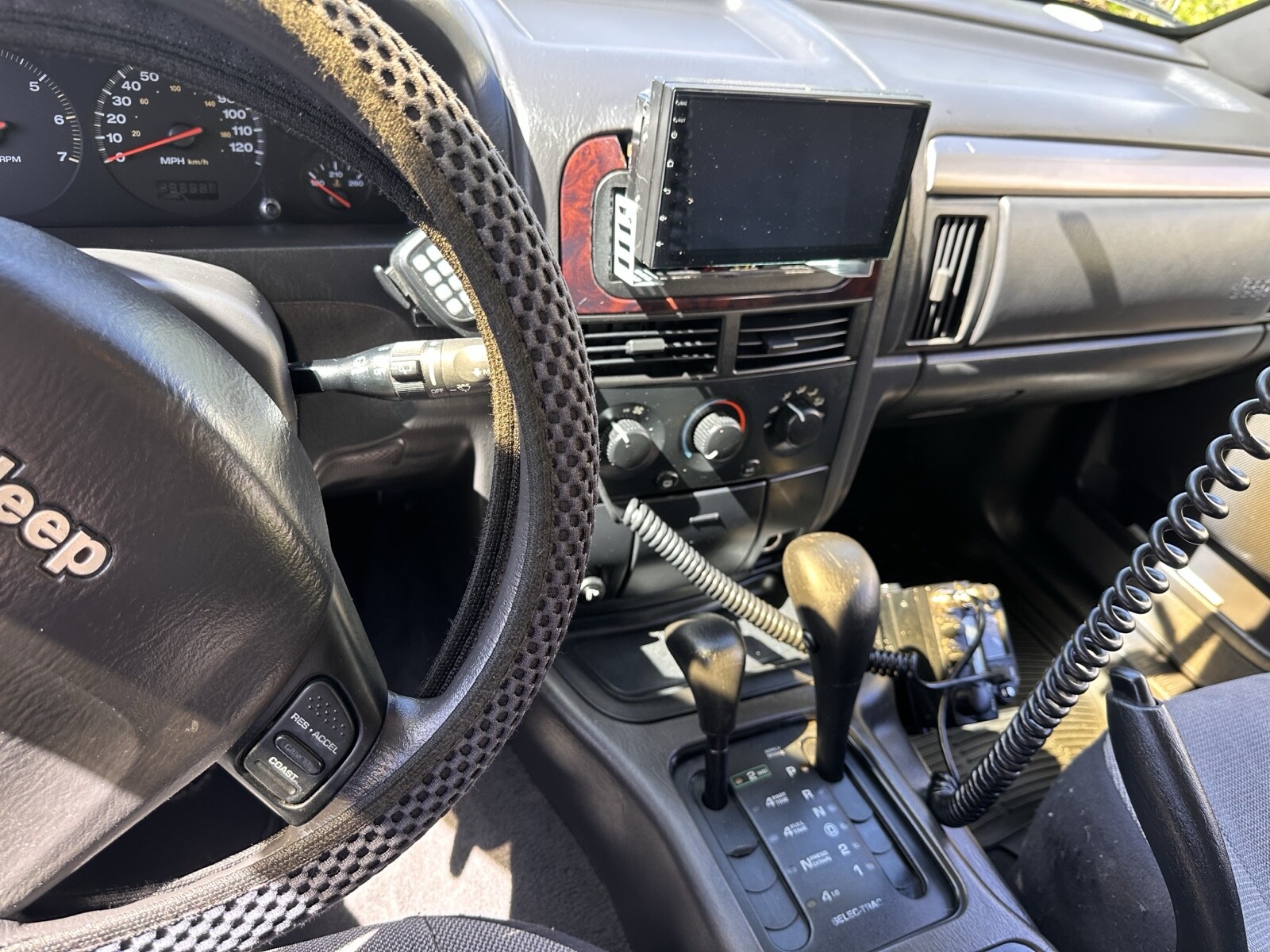 Isuzu-Trooper-1990-SUV-17