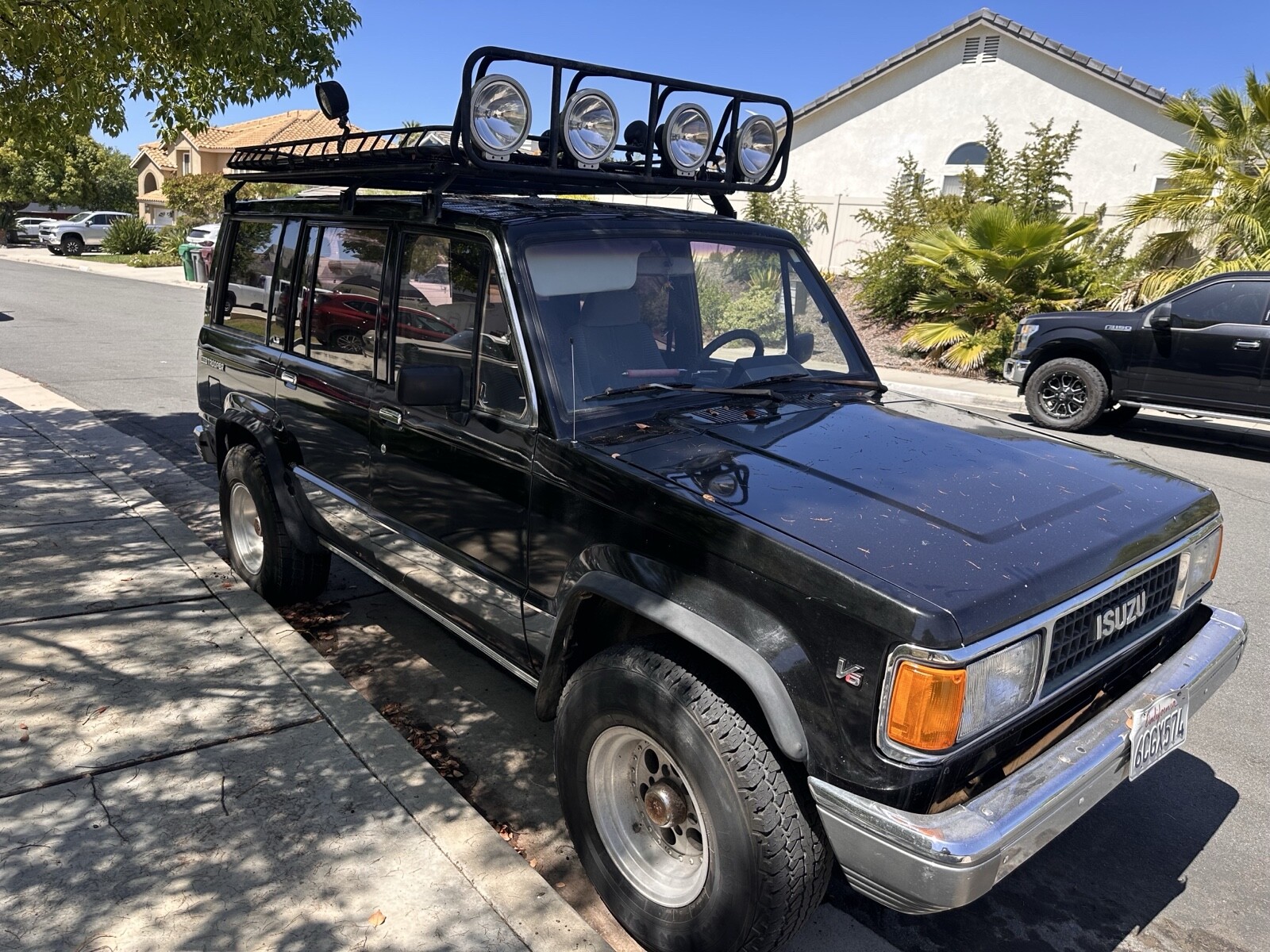 Isuzu-Trooper-1990-SUV-2
