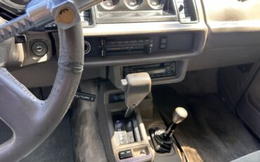 Isuzu-Trooper-1990-SUV-20
