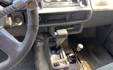 Isuzu-Trooper-1990-SUV-21