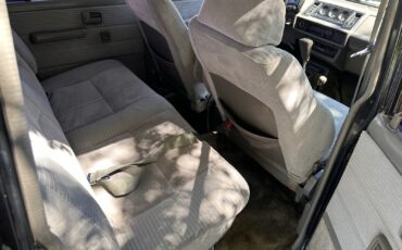 Isuzu-Trooper-1990-SUV-22
