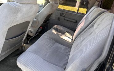 Isuzu-Trooper-1990-SUV-23