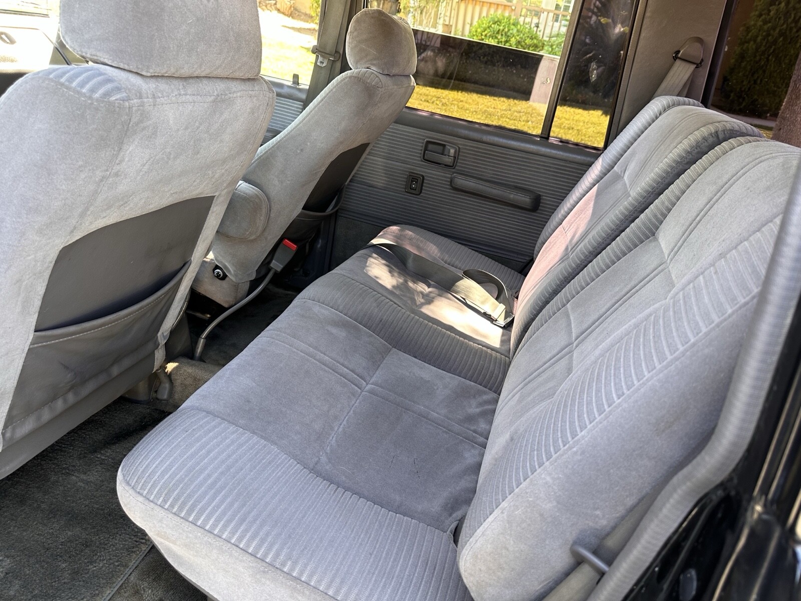 Isuzu-Trooper-1990-SUV-23