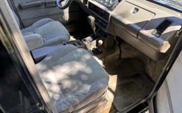 Isuzu-Trooper-1990-SUV-24
