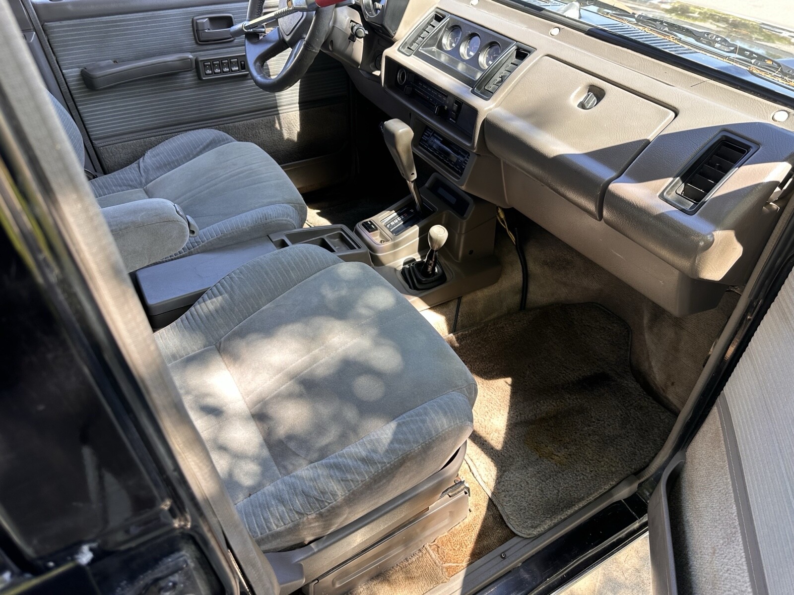 Isuzu-Trooper-1990-SUV-24