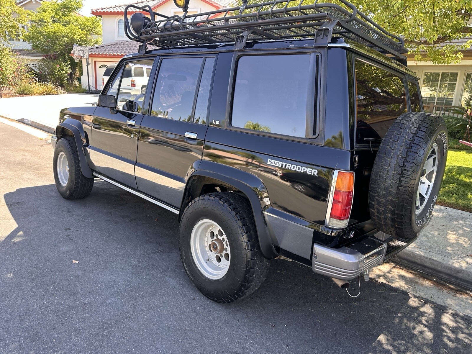 Isuzu-Trooper-1990-SUV-5