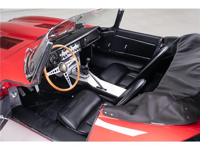 Jaguar-E-Type-1961-Roadster-17