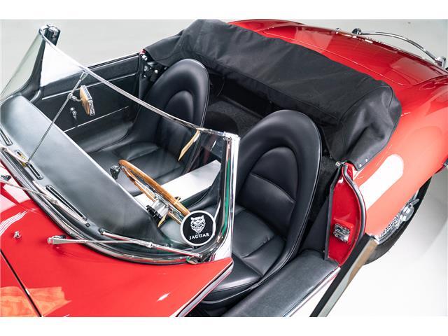 Jaguar-E-Type-1961-Roadster-19