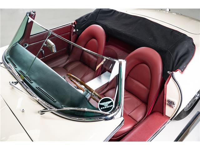 Jaguar-E-Type-1963-Roadster-19