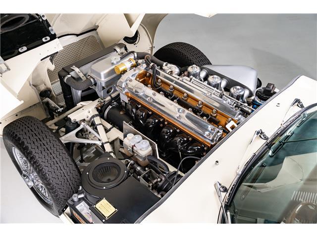 Jaguar-E-Type-1963-Roadster-21