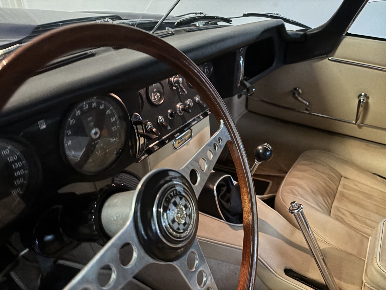 Jaguar-E-Type-1964-Convertible-5