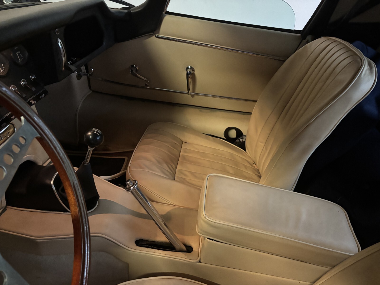 Jaguar-E-Type-1964-Convertible-6