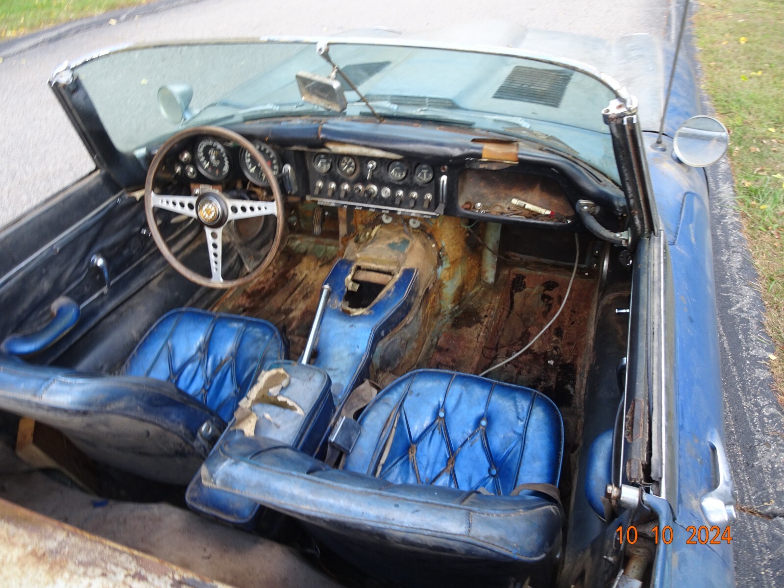 Jaguar-E-Type-1966-Convertible-14