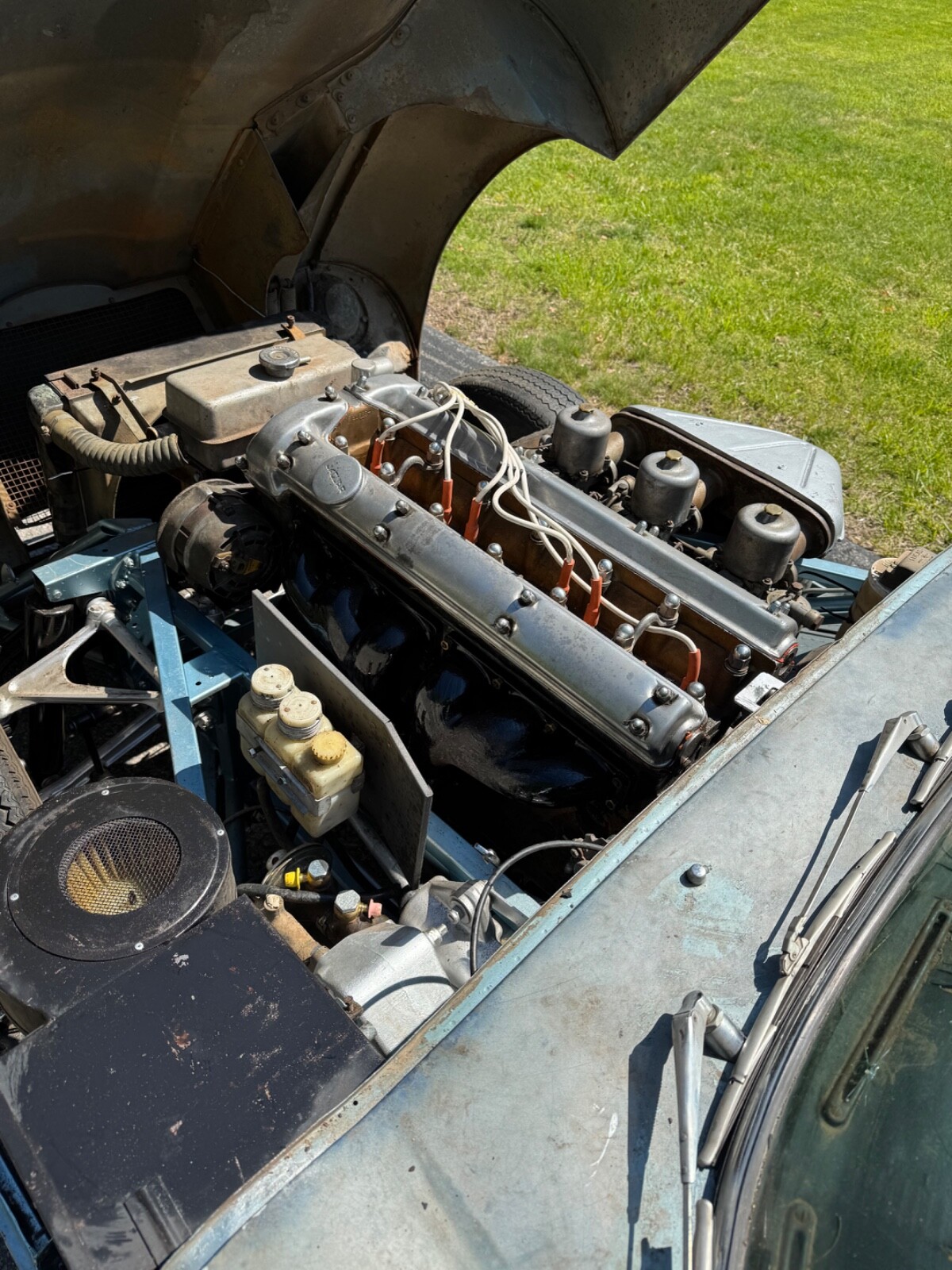 Jaguar-E-Type-1966-Convertible-24