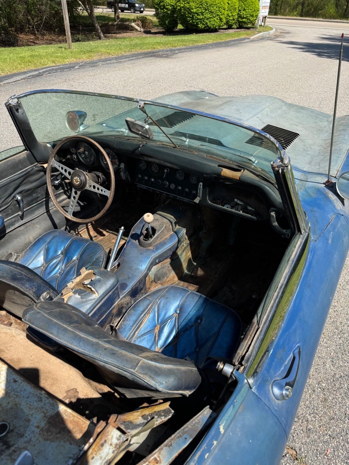 Jaguar-E-Type-1966-Convertible-25