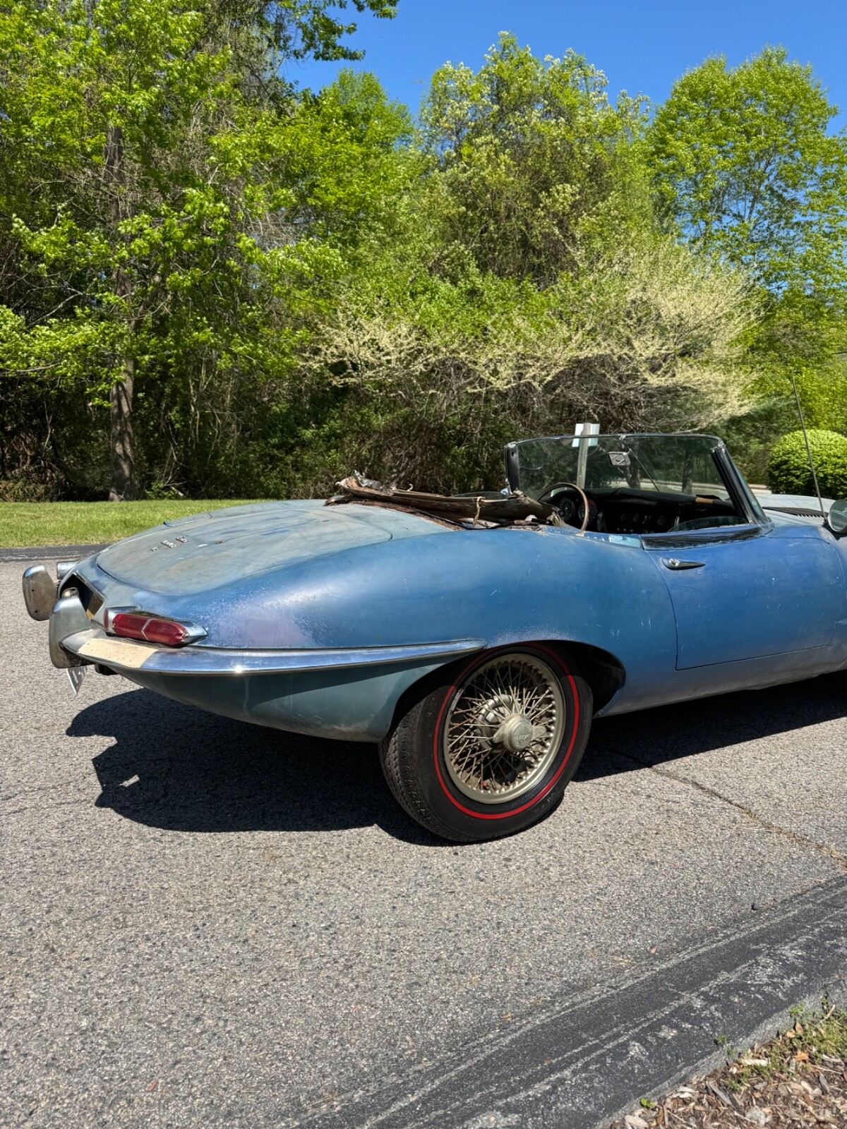 Jaguar-E-Type-1966-Convertible-3