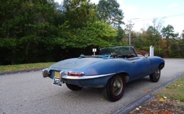 Jaguar-E-Type-1966-Convertible-4