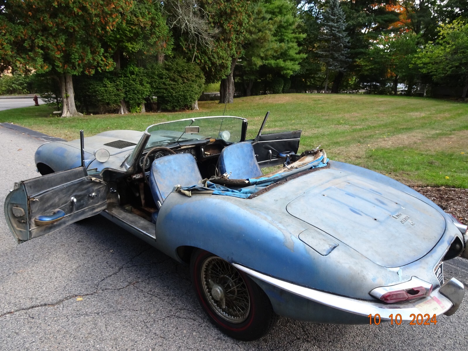 Jaguar-E-Type-1966-Convertible-7