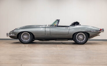 Jaguar-E-Type-1967-Convertible-1