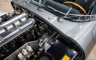 Jaguar-E-Type-1967-Convertible-11
