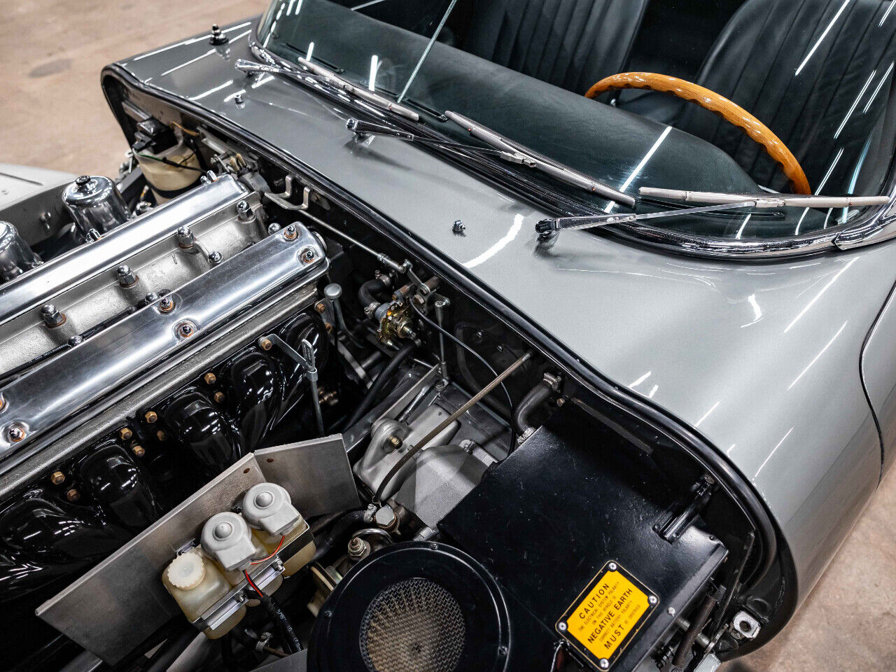 Jaguar-E-Type-1967-Convertible-11