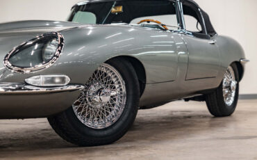 Jaguar-E-Type-1967-Convertible-14
