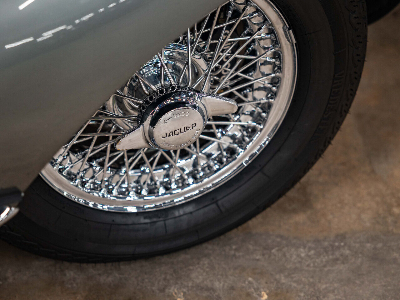 Jaguar-E-Type-1967-Convertible-16