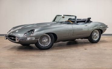 Jaguar-E-Type-1967-Convertible-17
