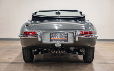 Jaguar-E-Type-1967-Convertible-2