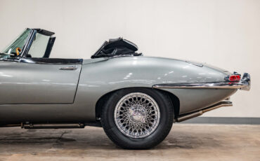 Jaguar-E-Type-1967-Convertible-21