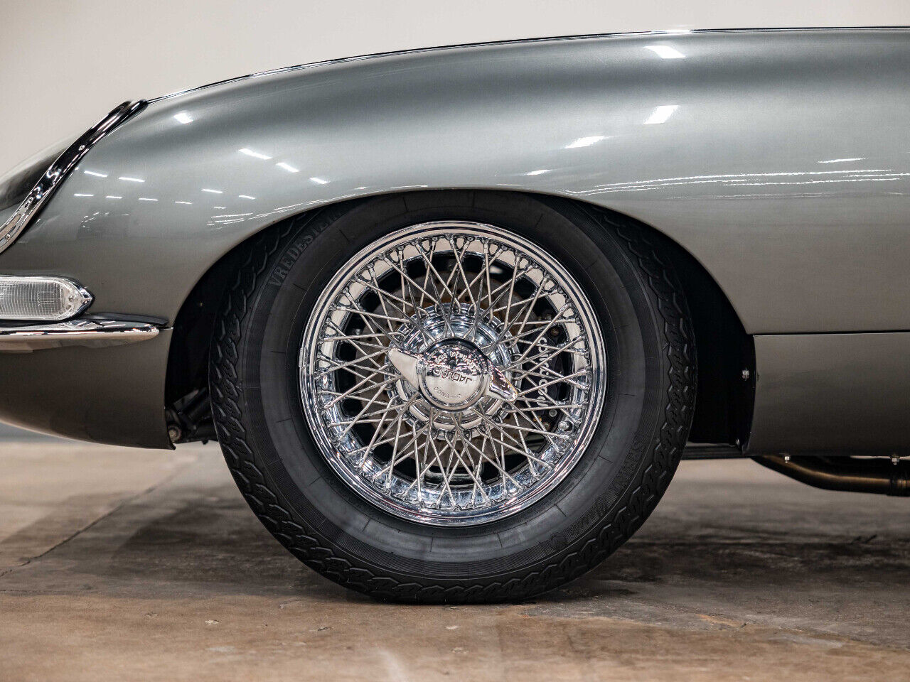 Jaguar-E-Type-1967-Convertible-23