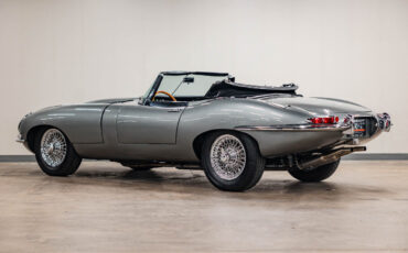 Jaguar-E-Type-1967-Convertible-24