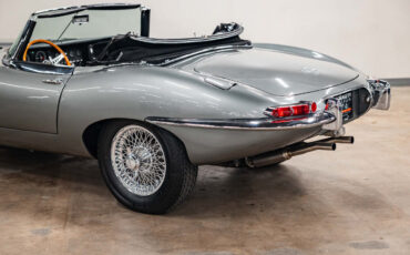 Jaguar-E-Type-1967-Convertible-27