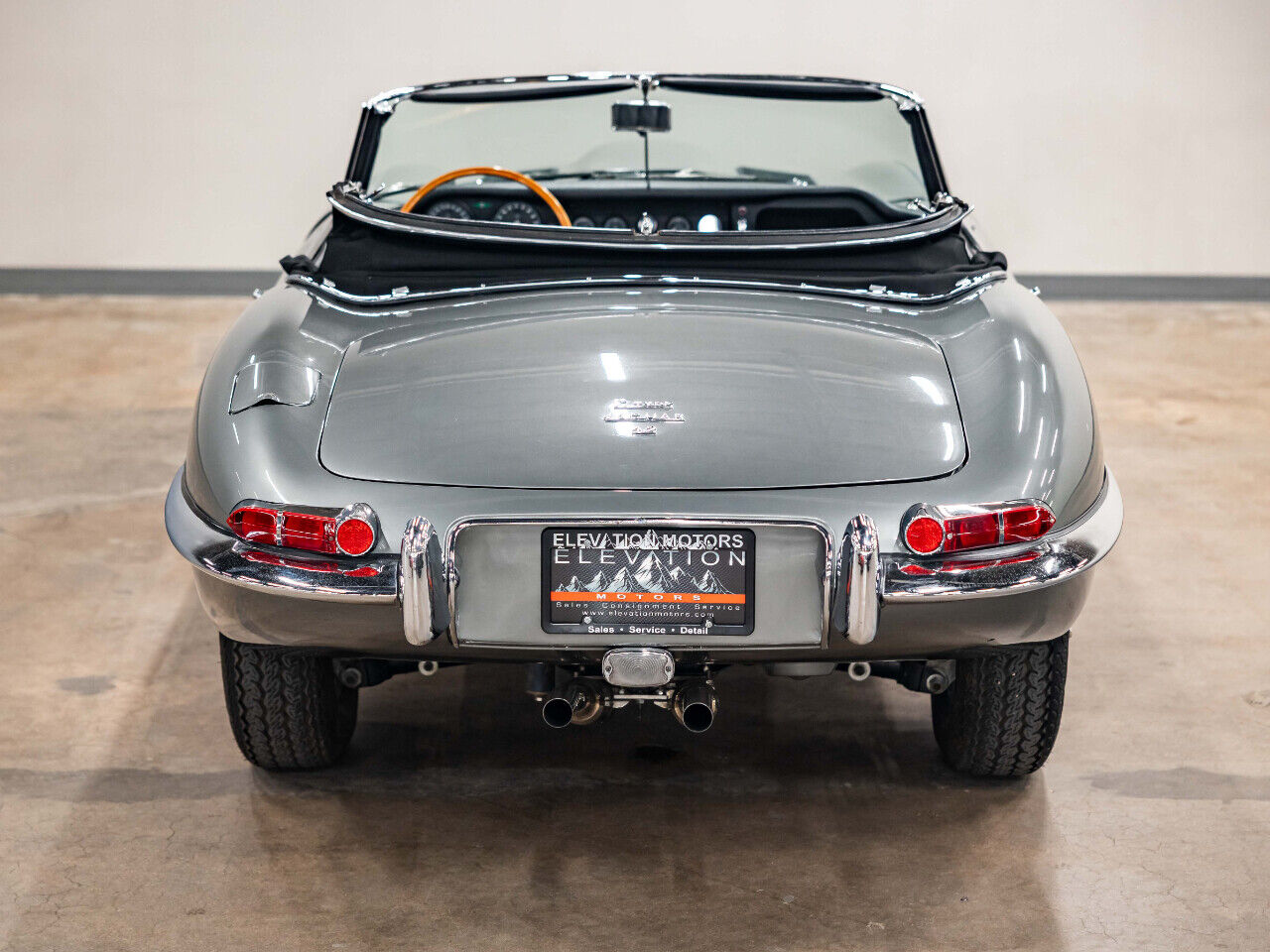 Jaguar-E-Type-1967-Convertible-29