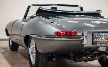 Jaguar-E-Type-1967-Convertible-31